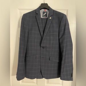 Daniel Hetchter Mens Suit